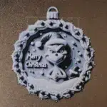 Коледна играчка, Празничен злодей, забавна декорация